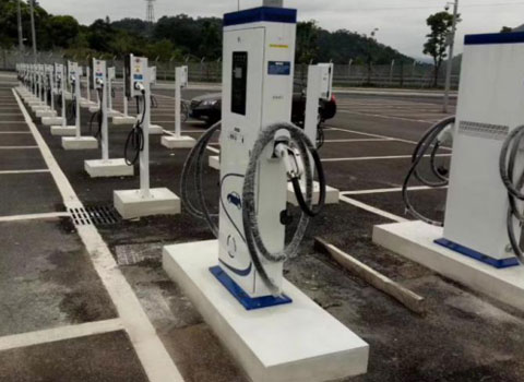 廣州從化區(qū)賽馬場案例-7KW立柱式充電樁-30KW雙槍直流充電樁(圖1)